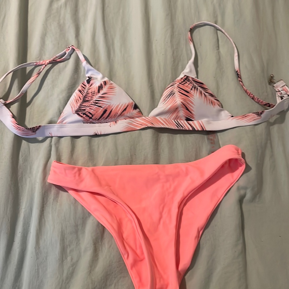 Two piece cheeky